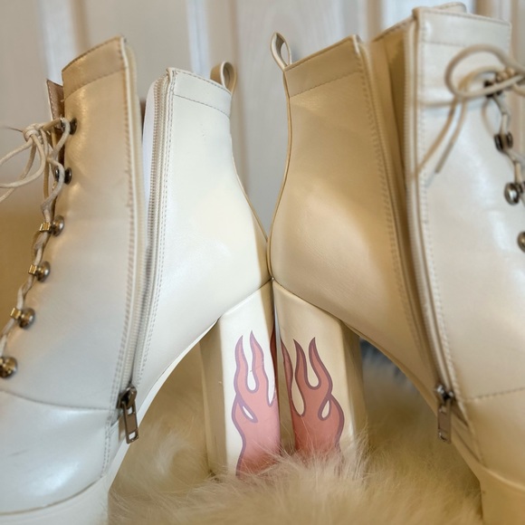 Lamoda White Platform Lace-up Booties W/ Pink Flame Gently Used Women’s Sz 8.5 - Picture 4 of 15